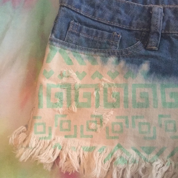 YMI 5 pocket Aztec short shorts size 5 - Picture 3 of 4